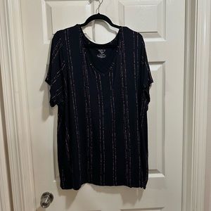 Apt. 9 v-neck short sleeve shirt black with pink size 3X